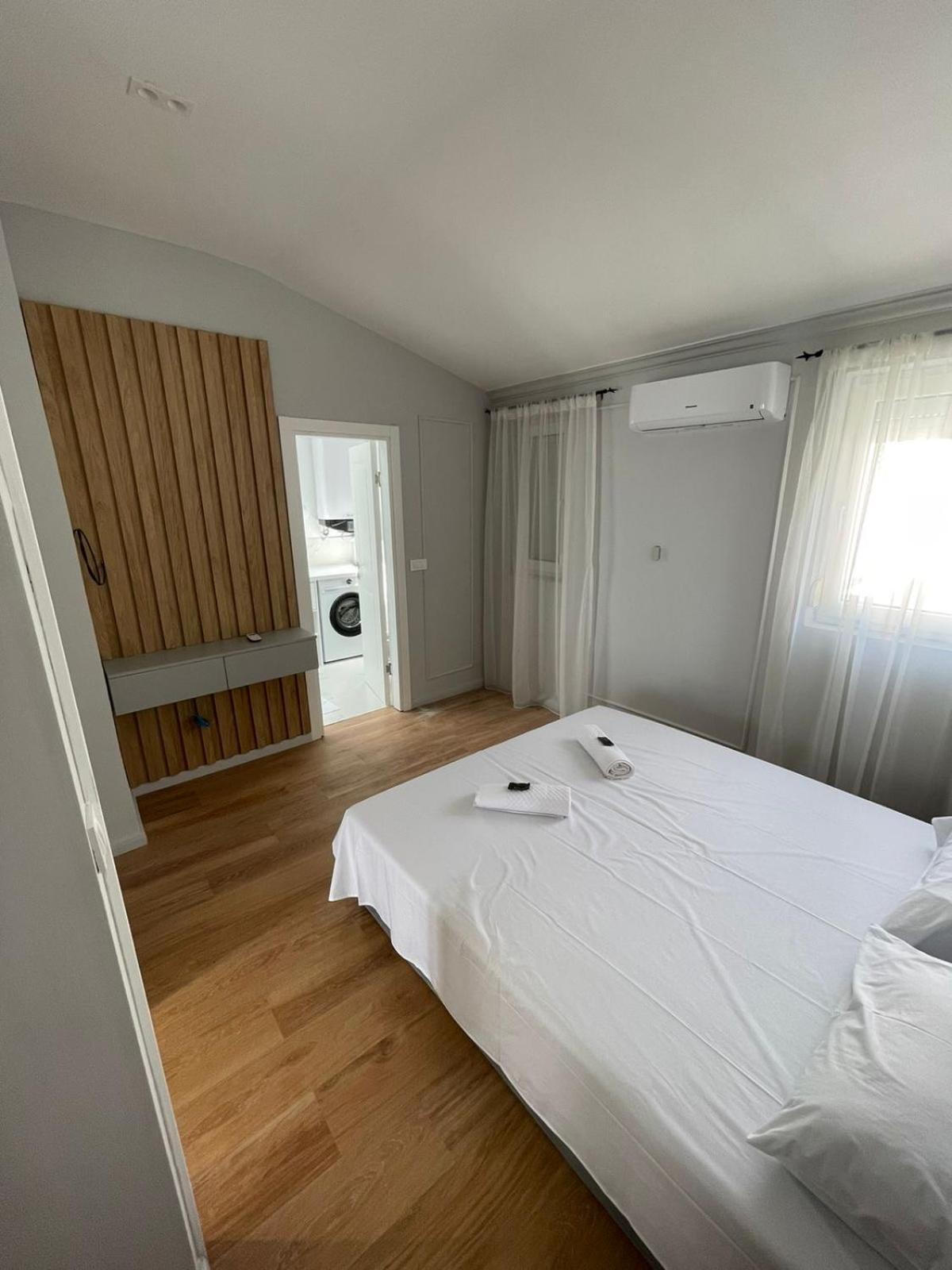Lungomare Apartments Petrovac Eksteriør bilde